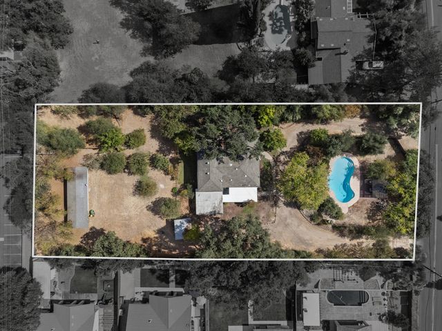 8865 Phoenix Ave, Fair Oaks, CA 95628