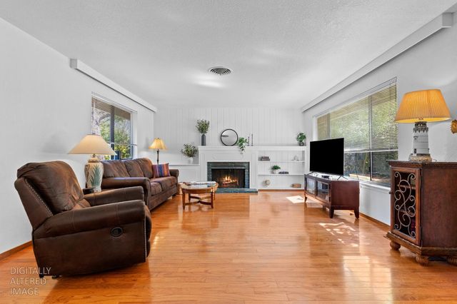 8865 Phoenix Ave, Fair Oaks, CA 95628