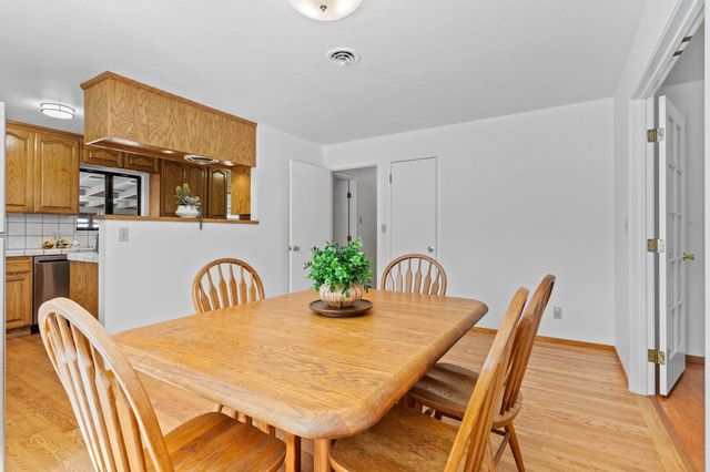 8865 Phoenix Ave, Fair Oaks, CA 95628