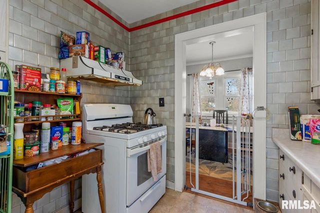 6314 W FARMINGTON Road, Peoria, IL 61604