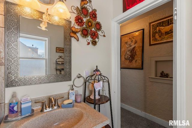 6314 W FARMINGTON Road, Peoria, IL 61604