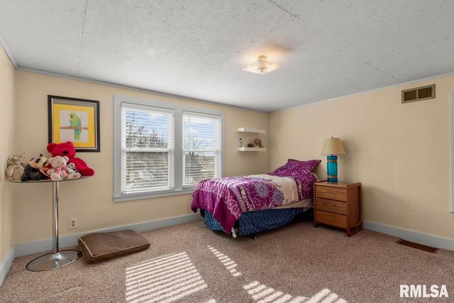 6314 W FARMINGTON Road, Peoria, IL 61604