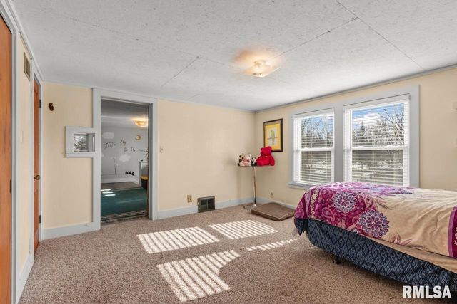 6314 W FARMINGTON Road, Peoria, IL 61604