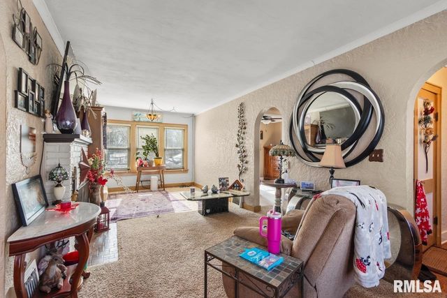 6314 W FARMINGTON Road, Peoria, IL 61604