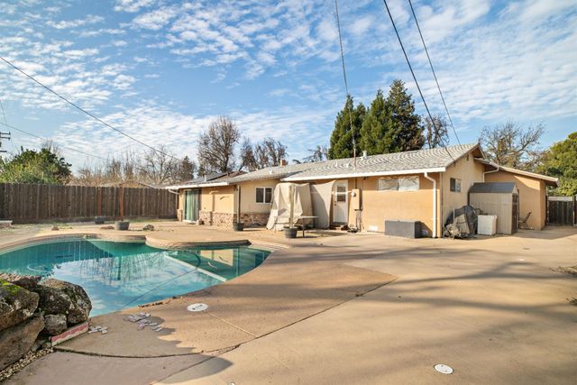 1430 Locke Rd, Modesto, CA 95355