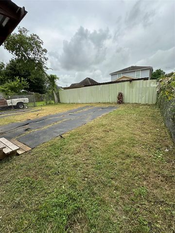 304 Lockwood Drive, Houston, TX 77011