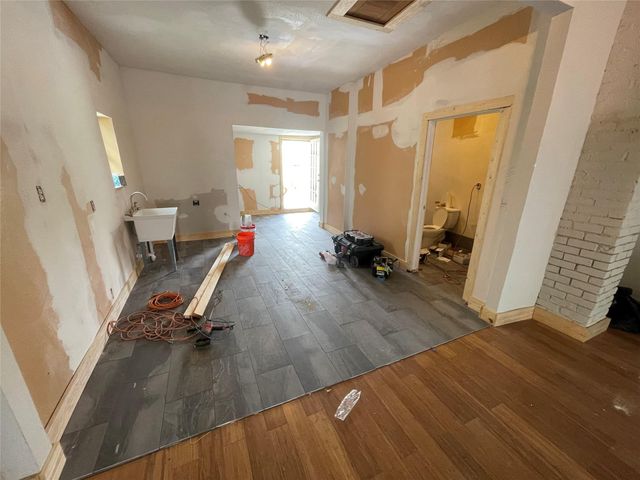 304 Lockwood Drive, Houston, TX 77011