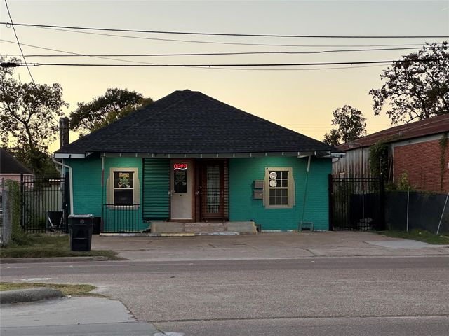 304 Lockwood Drive, Houston, TX 77011