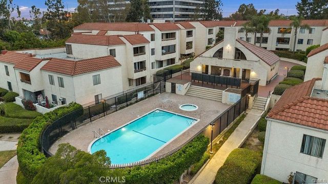 600 600 W 3rd Street W 107, Santa Ana, CA 92701