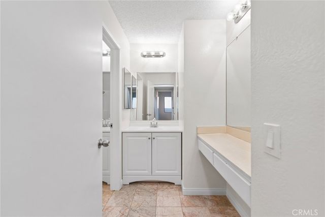 600 600 W 3rd Street W 107, Santa Ana, CA 92701