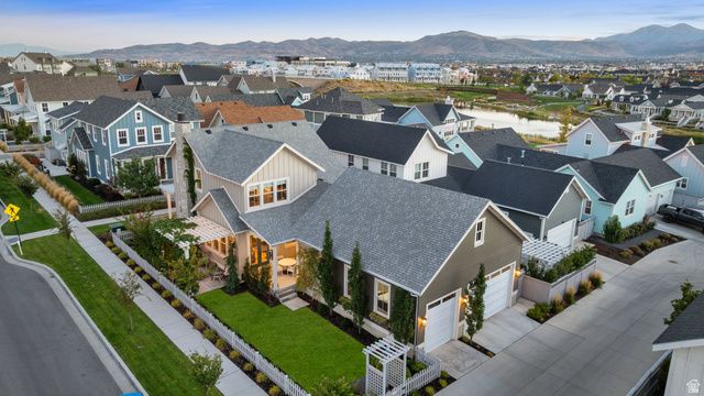 10924 S PADDLE BOARD WAY, South Jordan, UT 84009