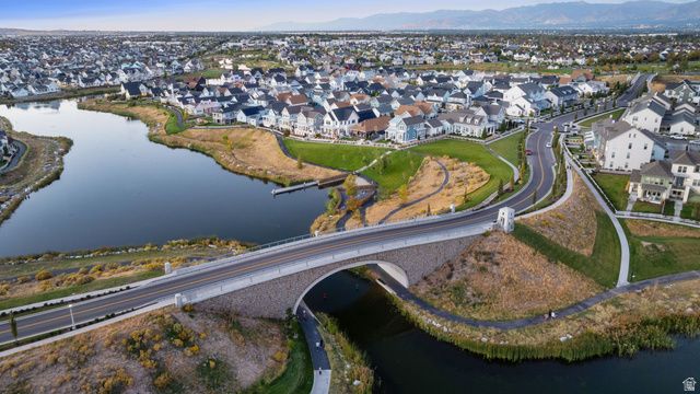 10924 S PADDLE BOARD WAY, South Jordan, UT 84009