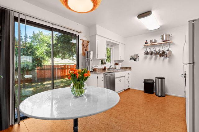 2893 Alfreda Way, Redding, CA 96002