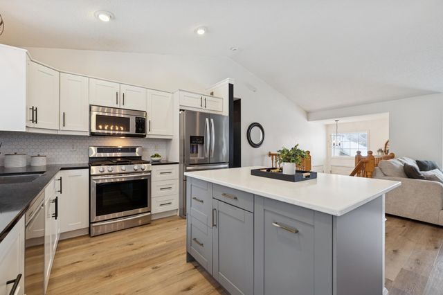 11876 N Meadow Curve, Lindstrom, MN 55045