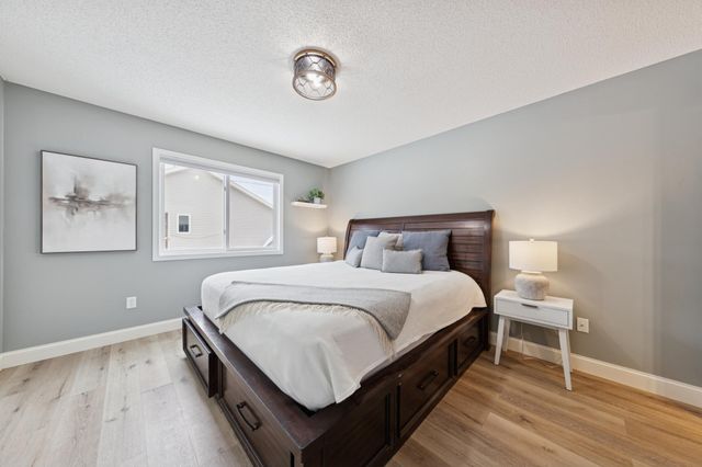 11876 N Meadow Curve, Lindstrom, MN 55045