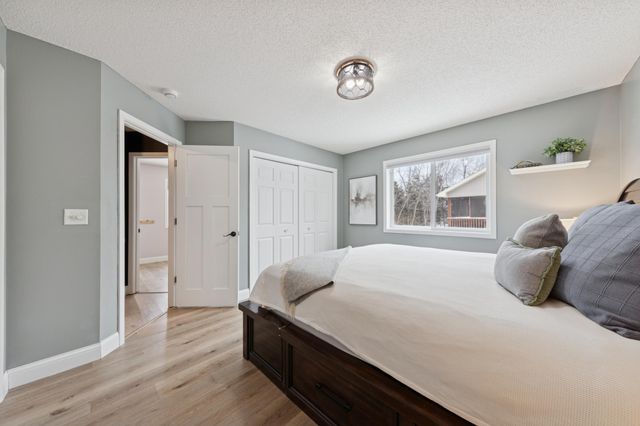 11876 N Meadow Curve, Lindstrom, MN 55045