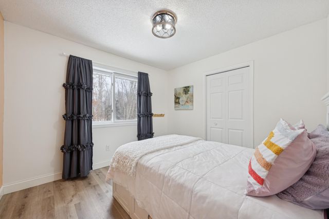 11876 N Meadow Curve, Lindstrom, MN 55045