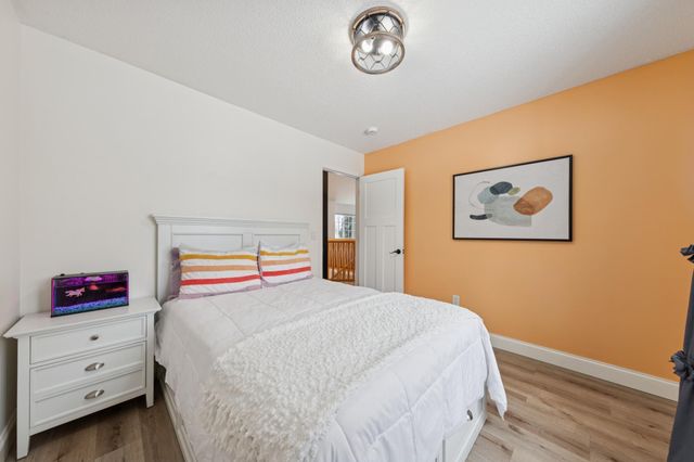 11876 N Meadow Curve, Lindstrom, MN 55045