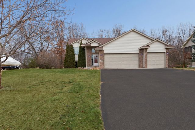 11876 N Meadow Curve, Lindstrom, MN 55045