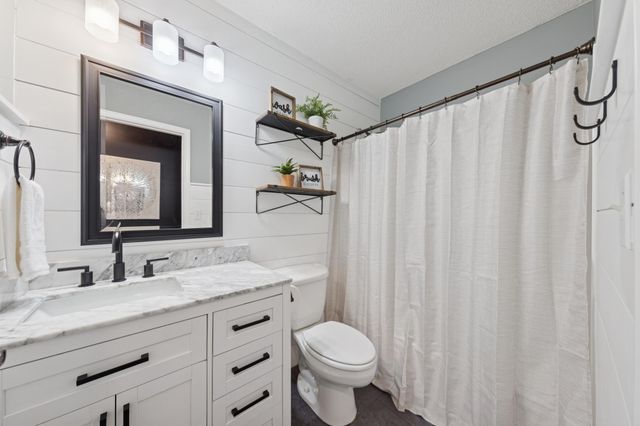 11876 N Meadow Curve, Lindstrom, MN 55045