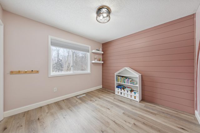 11876 N Meadow Curve, Lindstrom, MN 55045