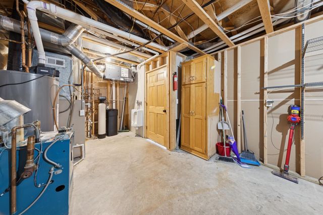 11876 N Meadow Curve, Lindstrom, MN 55045