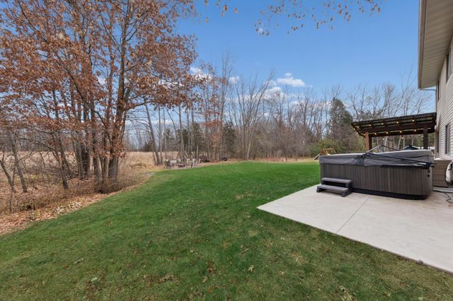 11876 N Meadow Curve, Lindstrom, MN 55045