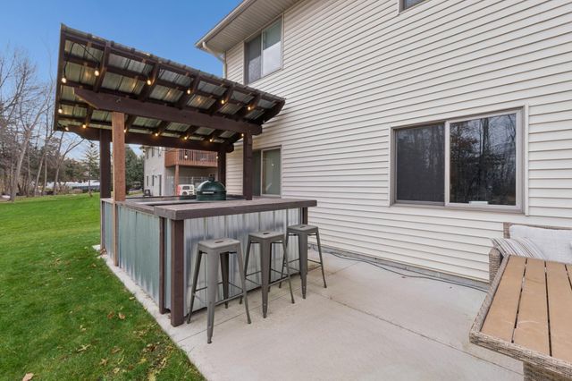 11876 N Meadow Curve, Lindstrom, MN 55045