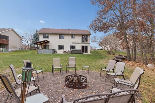 11876 N Meadow Curve, Lindstrom, MN 55045