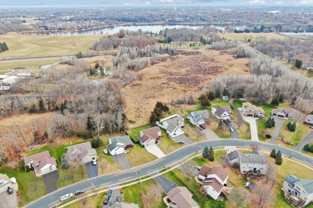 11876 N Meadow Curve, Lindstrom, MN 55045