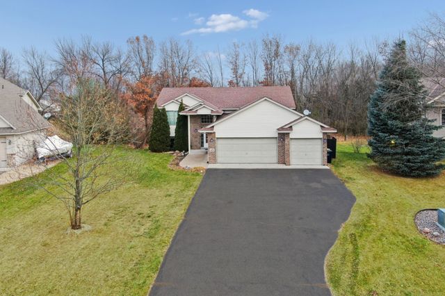 11876 N Meadow Curve, Lindstrom, MN 55045