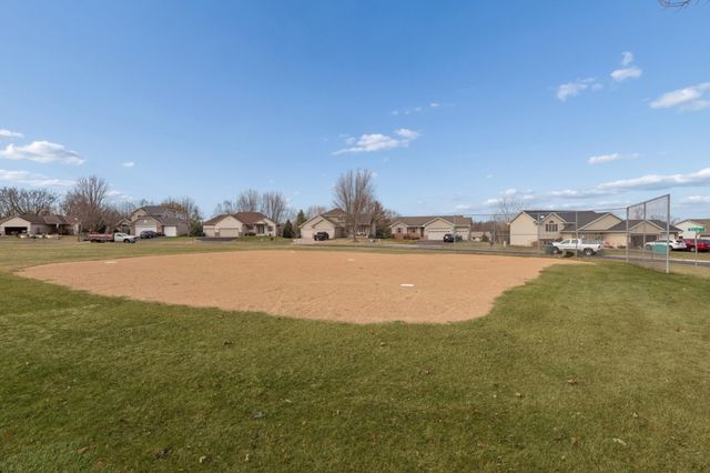 11876 N Meadow Curve, Lindstrom, MN 55045