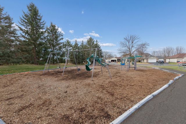 11876 N Meadow Curve, Lindstrom, MN 55045