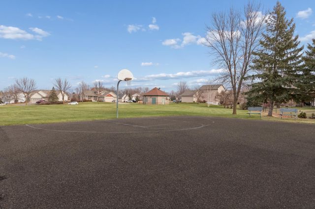 11876 N Meadow Curve, Lindstrom, MN 55045