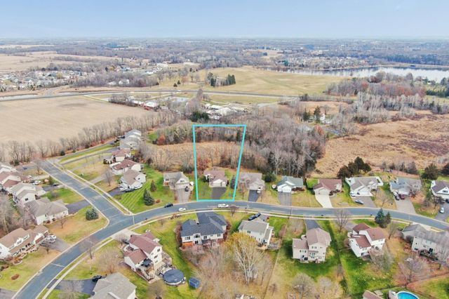 11876 N Meadow Curve, Lindstrom, MN 55045