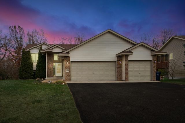 11876 N Meadow Curve, Lindstrom, MN 55045