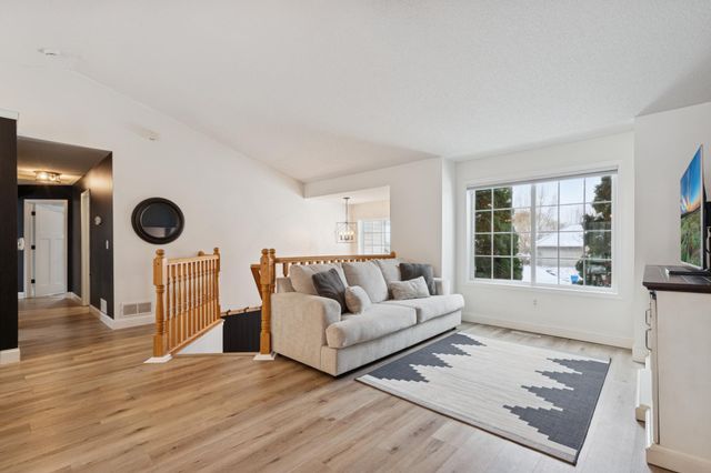 11876 N Meadow Curve, Lindstrom, MN 55045