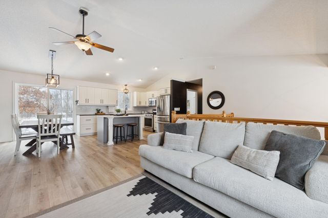 11876 N Meadow Curve, Lindstrom, MN 55045