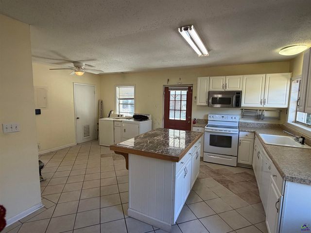 207 Eaker Drive, Warner Robins, GA 31088