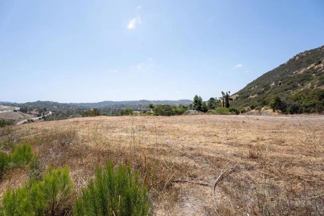 196 ARNOLD WAY, Alpine, CA 91901