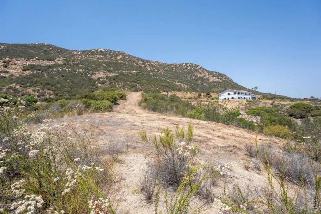 196 ARNOLD WAY, Alpine, CA 91901