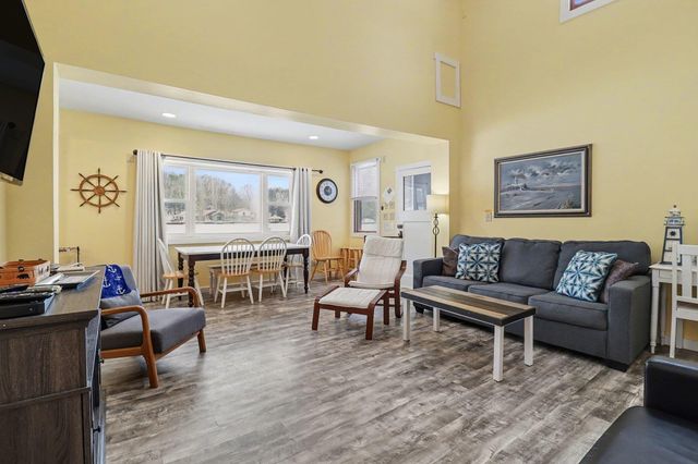 6955 W Jackson Road, Hamlin Twp, MI 49431