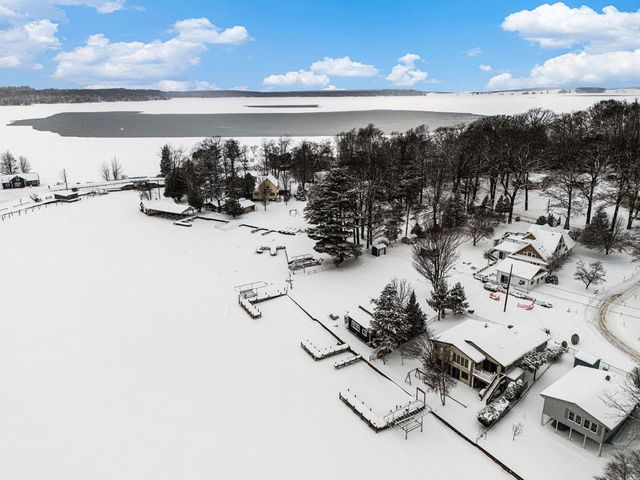 6955 W Jackson Road, Hamlin Twp, MI 49431