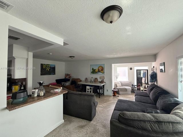 625 E 8th Ln, Hialeah, FL 33010