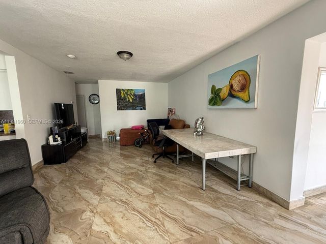 625 E 8th Ln, Hialeah, FL 33010