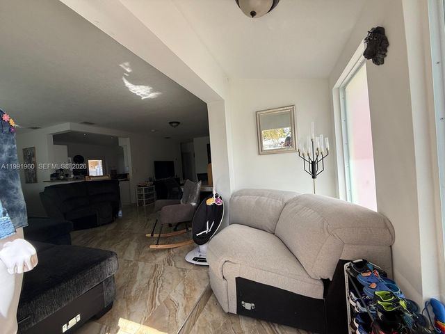 625 E 8th Ln, Hialeah, FL 33010