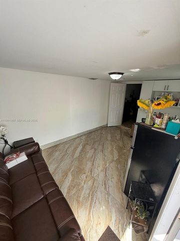 625 E 8th Ln, Hialeah, FL 33010