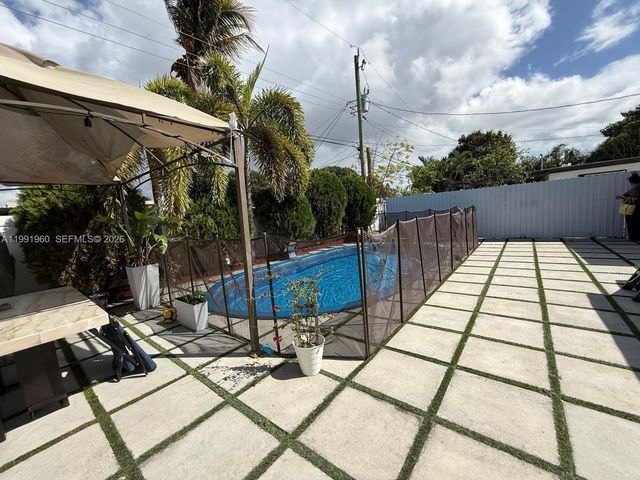 625 E 8th Ln, Hialeah, FL 33010