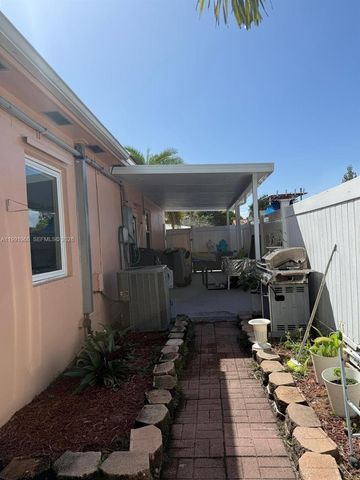 625 E 8th Ln, Hialeah, FL 33010