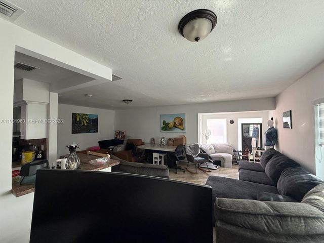 625 E 8th Ln, Hialeah, FL 33010